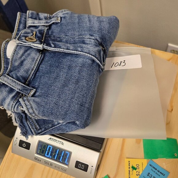 Vervet Women's S Denim Distressed High-Waisted Frayed Hem Cargo Pocket Shorts - Picture 11 of 11